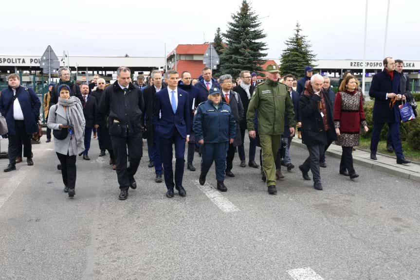 Wizyta międzynarodowej delegacji na przejściu granicznym w Korczowej