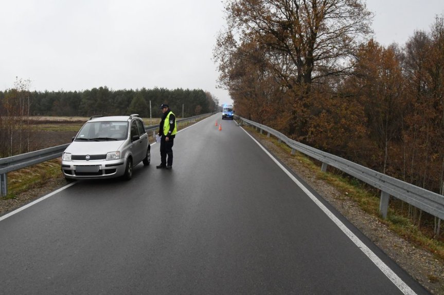 Wypadek drogowy w Krawcach. Potrącona rowerzystka