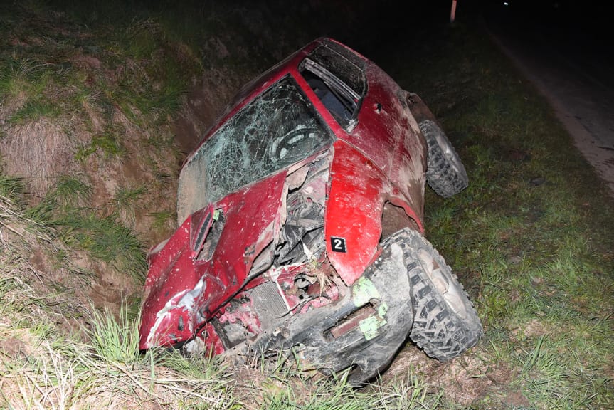 Wypadek drogowy w Zagórzu. Kierujący uderzył w Przepust