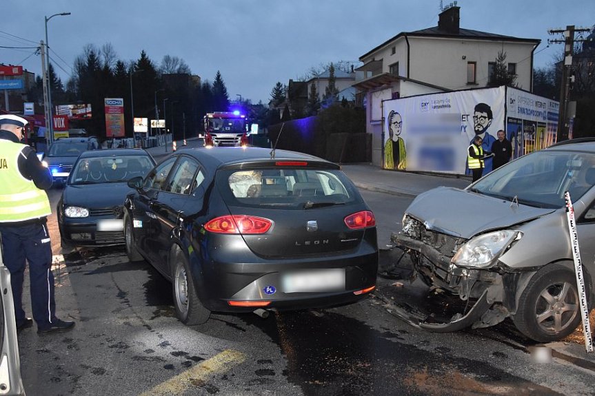 Wypadek na skrzyżowaniu w Jarosławiu
