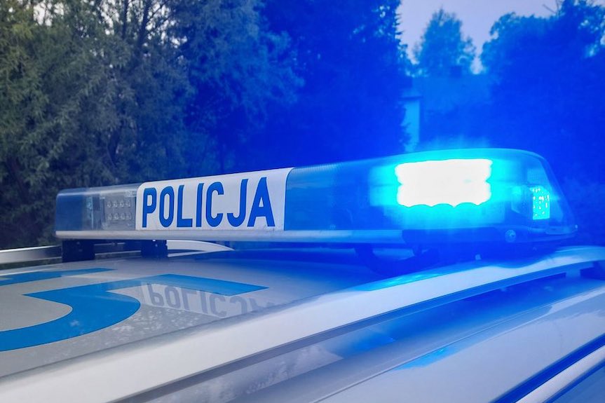 Wypadek w Górnie. Motocyklista uderzył w znak