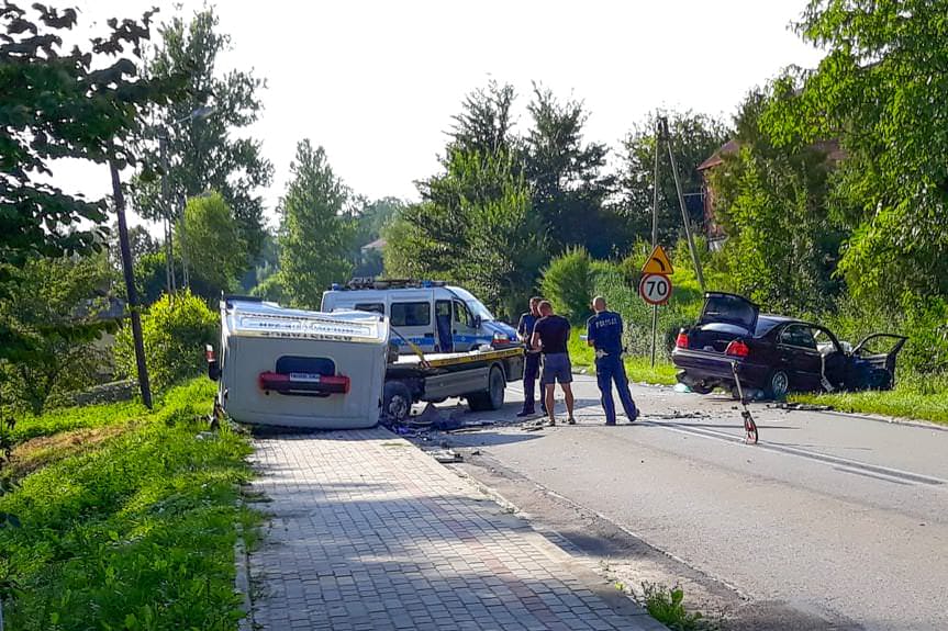 Wypadek w Hyżnem. Nie żyje kierowca BMW