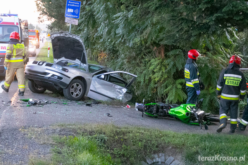 Wypadek w Iskrzyni. Zderzenie auta z motocyklem