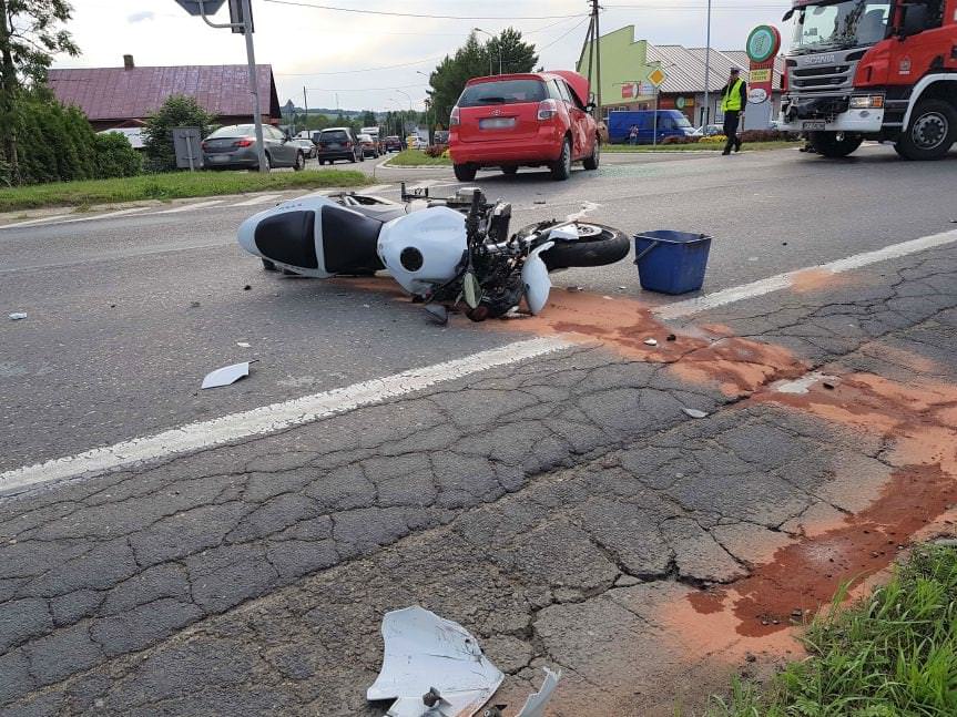 Wypadek w Iwoniczu. Motocykl zderzył się z samochodem osobowym