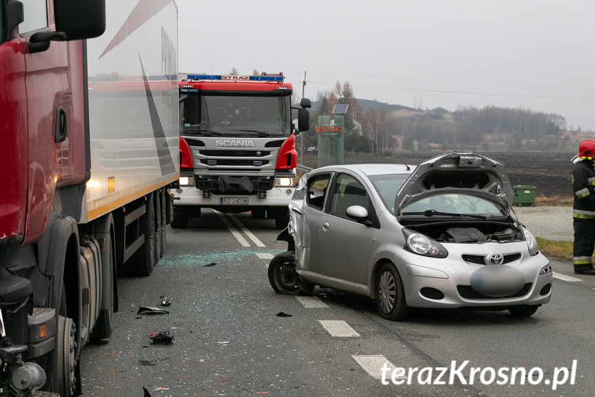 Wypadek w Miejscu Piastowym, zderzenie tira i dwóch osobówek