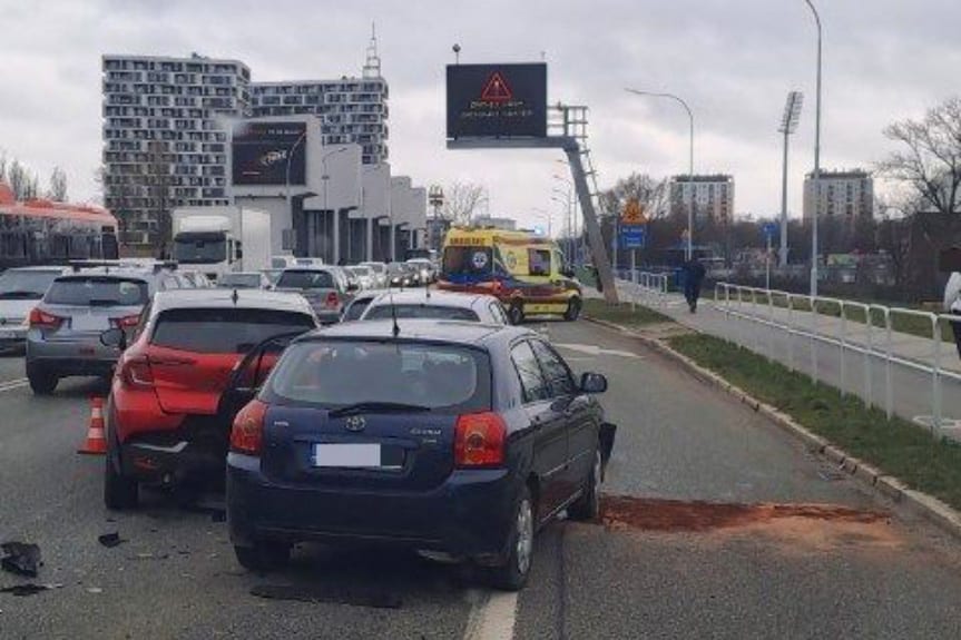 Wypadek w Rzeszowie. Trzy osoby trafiły do szpitala