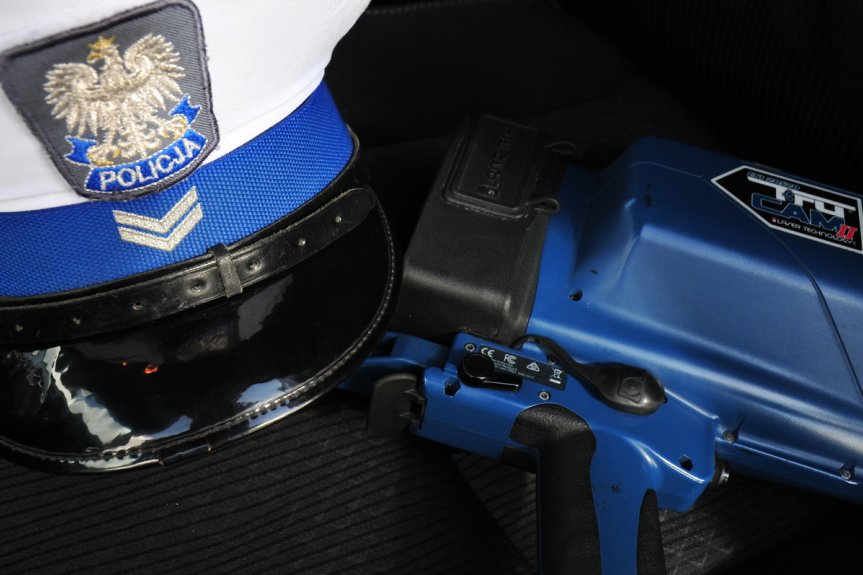 Wyprzedzał na pasach i pędził ponad 100 km/h
