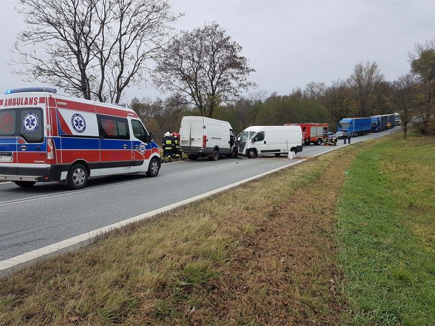 Zderzenie dwóch busów w miejscowości Świerchowa