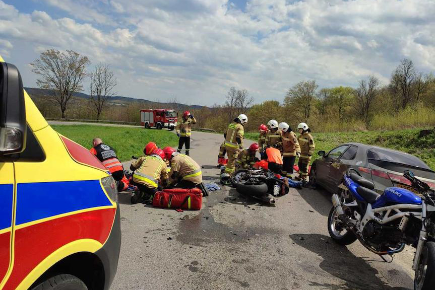 Zderzenie dwóch motocyklistów na serpentynach