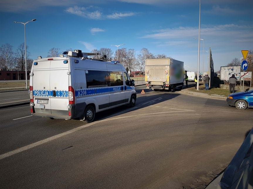 Zderzenie samochodu ciężarowego z dostawczym w Krośnie