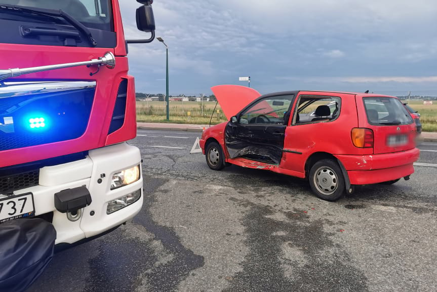 Zderzenie dwóch samochodów na skrzyżowaniu w Krośnie