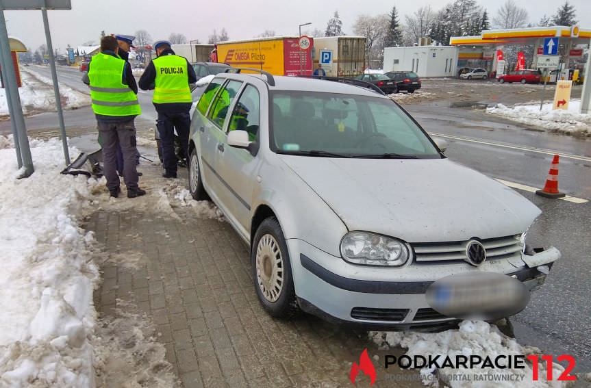 Zderzenie dwóch samochodów na Zręcińskiej