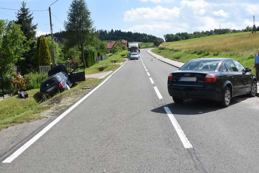 Zderzenie dwóch samochodów. Trzy osoby ranne