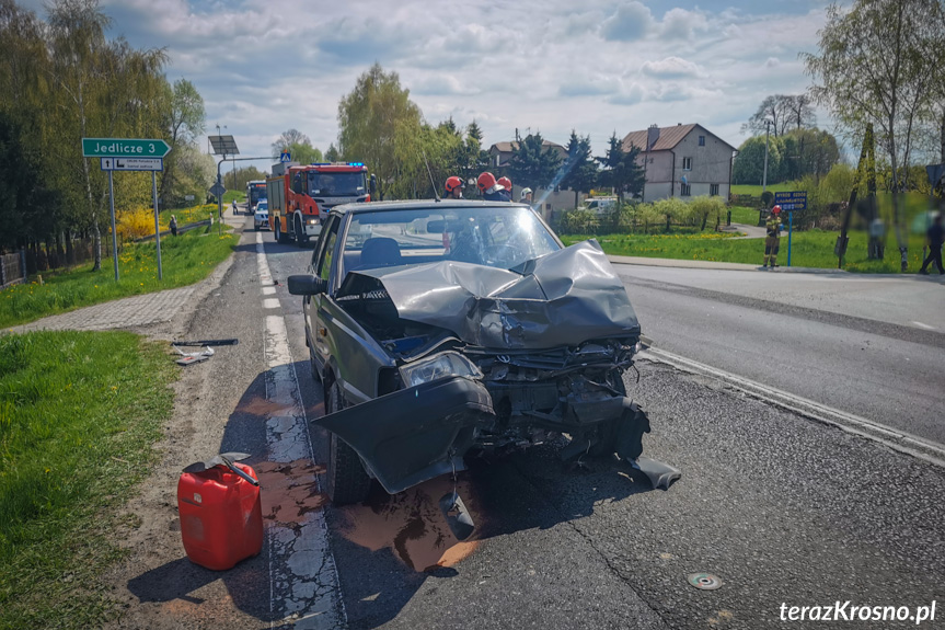 Zderzenie dwóch samochodów w Jaszczwi