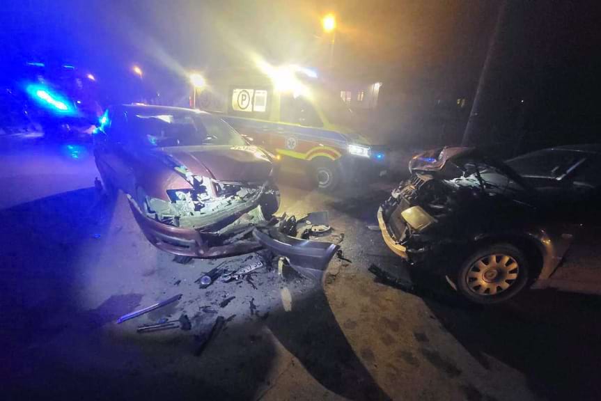 Zderzenie dwóch samochodów w Starym Dzikowie