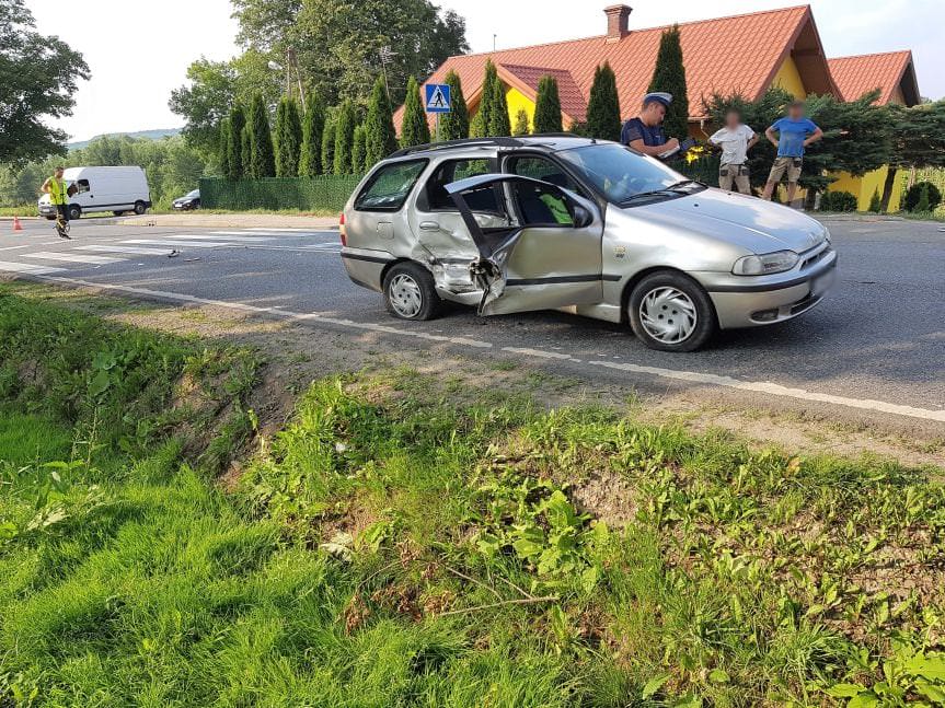 Zderzenie Fiata i Audi w Łężynach