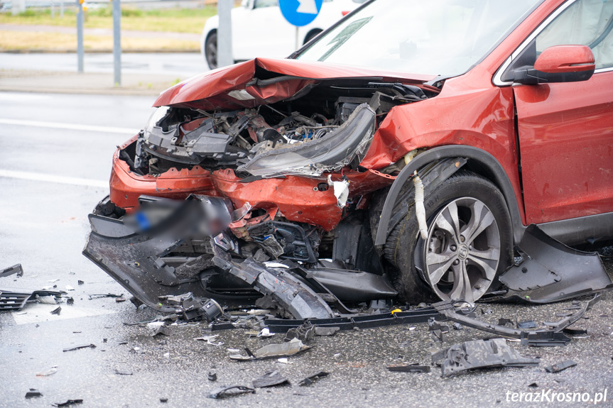 Zderzenie hondy z renault na skrzyżowaniu w Krośnie