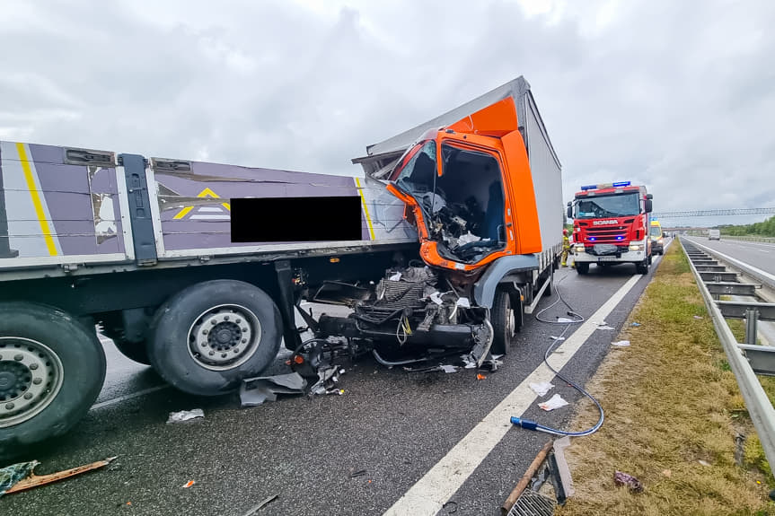 Zderzenie pojazdów ciężarowych na S19