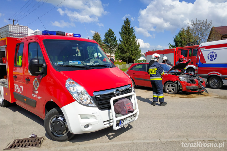 Zderzenie samochodów na skrzyżowaniu w Kopytowej