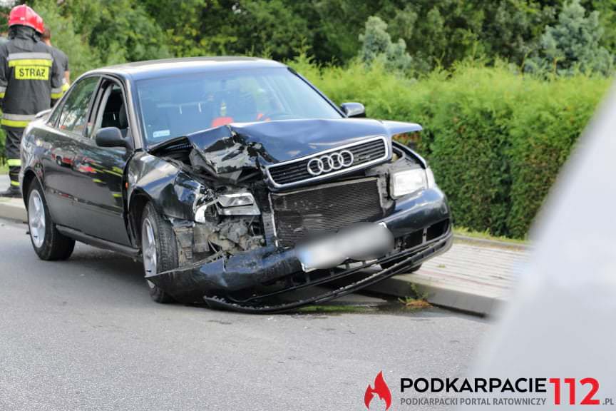 Zderzenie samochodów w Jedliczu na Manierskiego