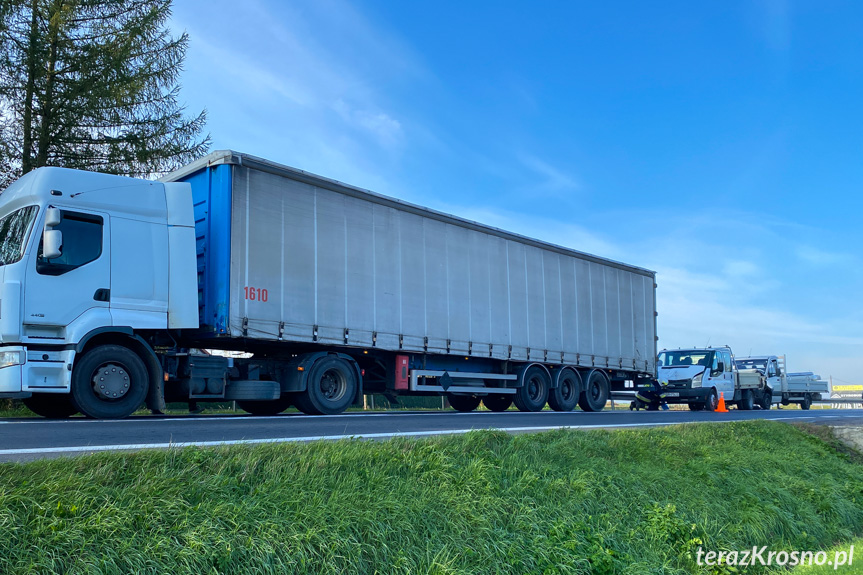 Zderzenie trzech samochodów na DK 28