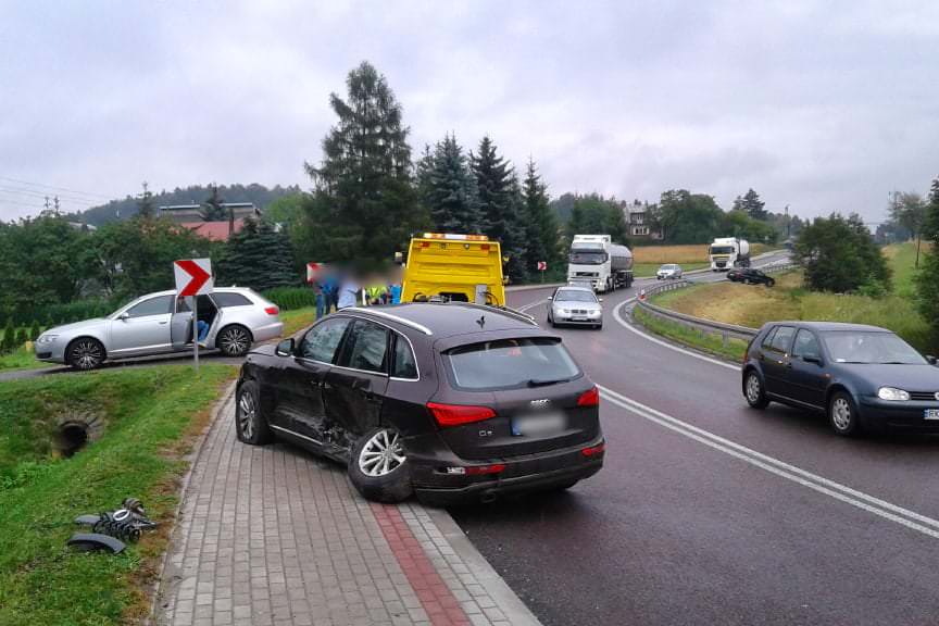 Kolizja 3 samochodów w Woli Komborskiej