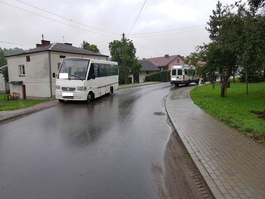 Kolizja dwóch busów w Rogach