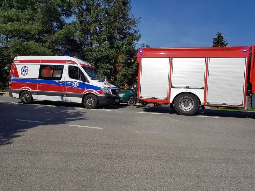 Kolizja rowerzystki z samochodem na Nadbrzeżnej w Krośnie