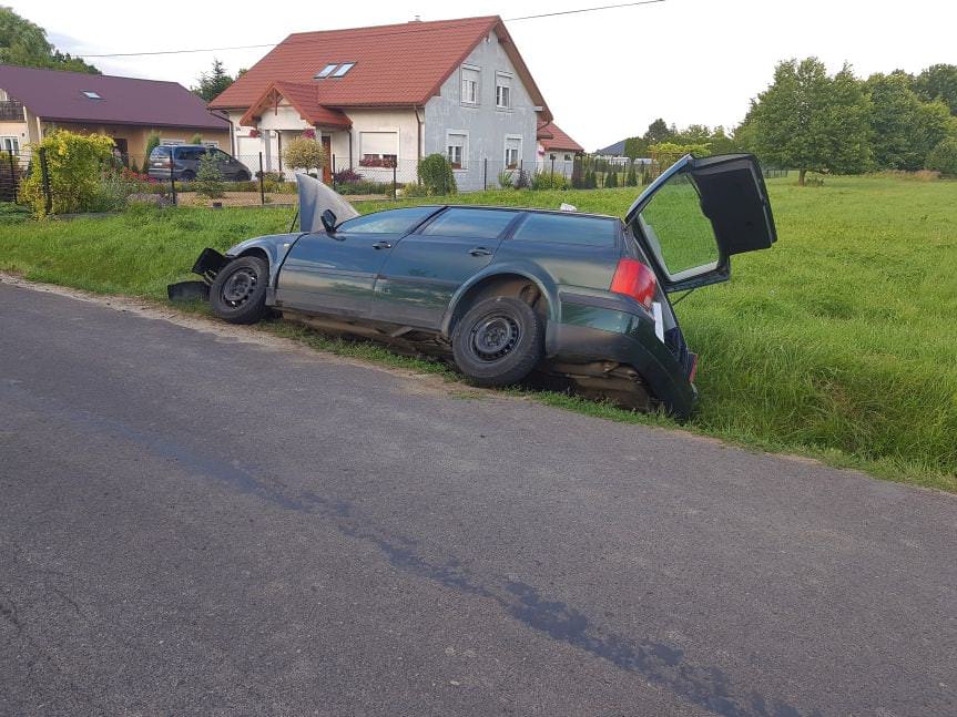 Kolizja w Krośnie. Kierujący Volkswagenem uderzył w przepust