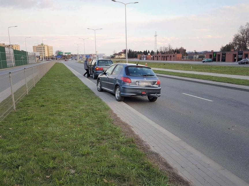 Kolizja w Krośnie. Zderzyły się cztery samochody osobowe