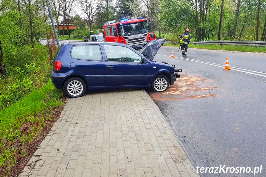 Krosno. Kierujący volkswagenem uderzył w przydrożną latarnię