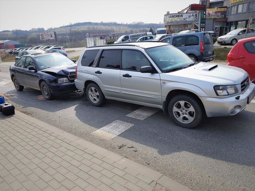 Krosno. Najechanie na tył pojazdu na ulicy Bieszczadzkiej