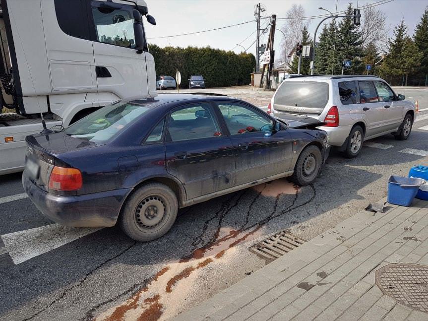 Krosno. Najechanie na tył pojazdu na ulicy Bieszczadzkiej