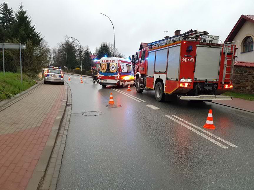 Krosno. Zderzenie Fiata Punto z przydrożną latarnią