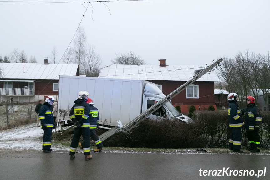 Mercedesem wjechał w słup