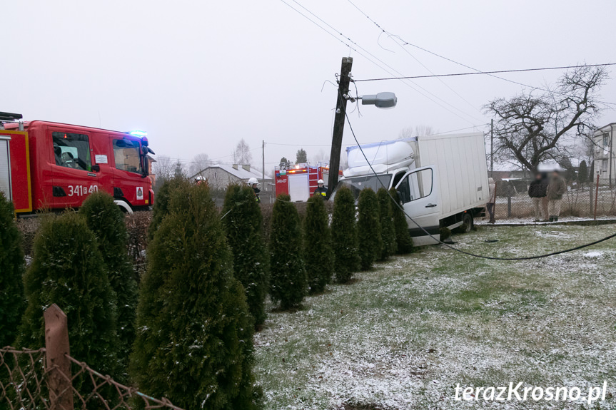 Mercedesem wjechał w słup