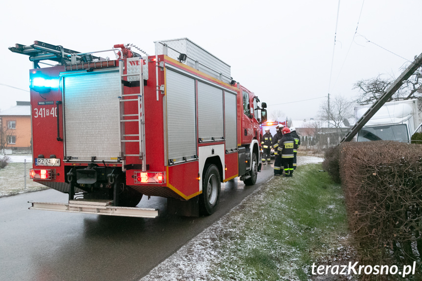Mercedesem wjechał w słup
