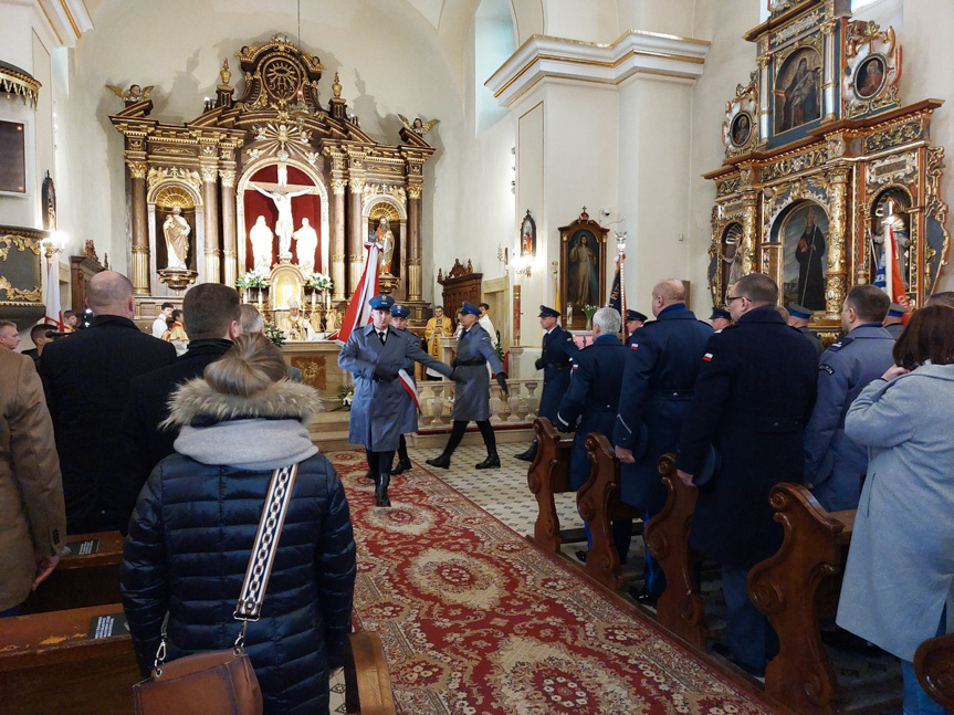 Odsłonięto pomnik żołnierzy AK w Brzostku