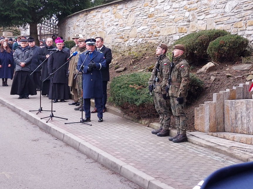 Odsłonięto pomnik żołnierzy AK w Brzostku