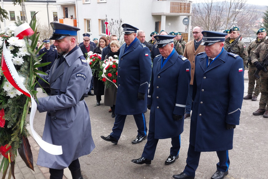 Odsłonięto pomnik żołnierzy AK w Brzostku