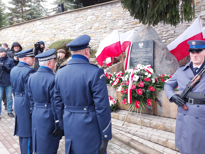 Odsłonięto pomnik żołnierzy AK w Brzostku