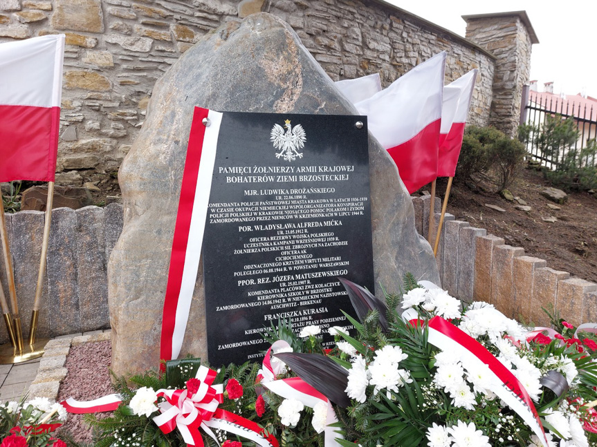 Odsłonięto pomnik żołnierzy AK w Brzostku