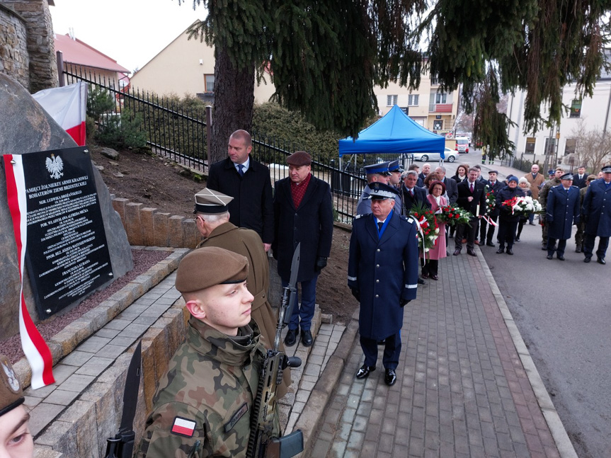 Odsłonięto pomnik żołnierzy AK w Brzostku