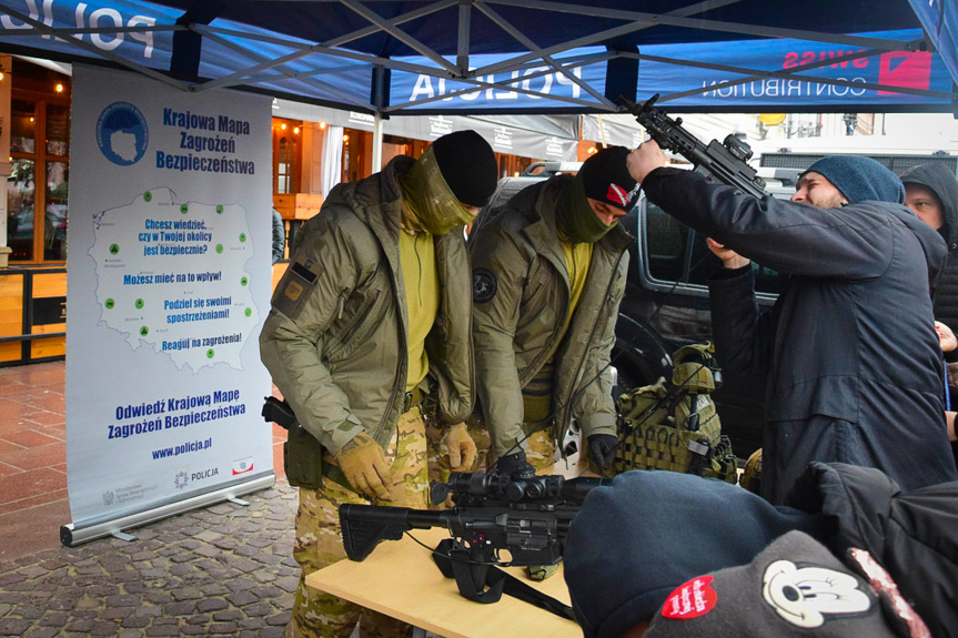 Podkarpaccy policjanci grali z WOŚP