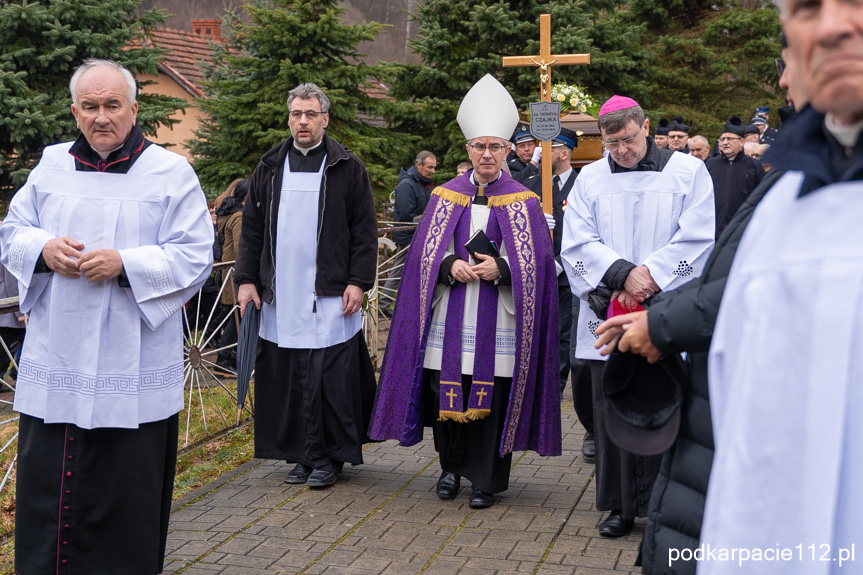 Pogrzeb ks. Henryka Czajki w Niewodnej