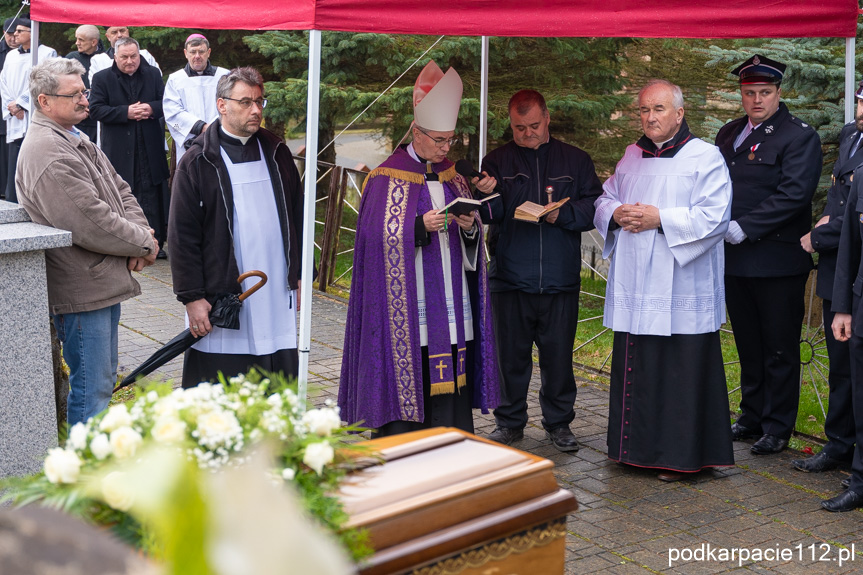 Pogrzeb ks. Henryka Czajki w Niewodnej