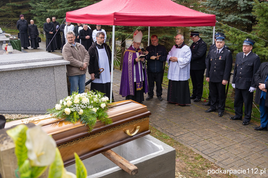 Pogrzeb ks. Henryka Czajki w Niewodnej