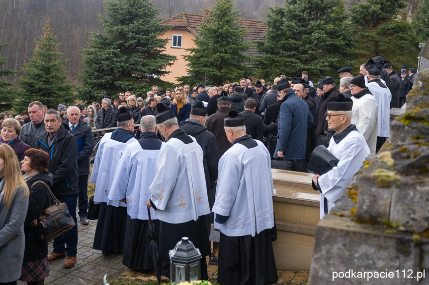Pogrzeb ks. Henryka Czajki w Niewodnej