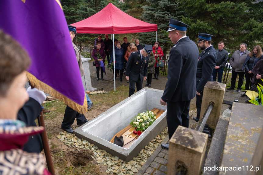 Pogrzeb ks. Henryka Czajki w Niewodnej