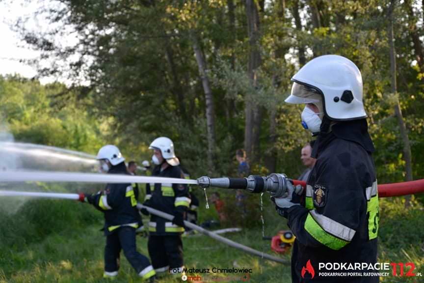 Pożar hurtowni z oponami w Markowej